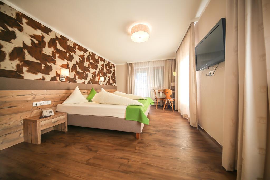 Hotel Landhaus Carla Mayrhofen Buitenkant foto